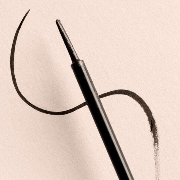 NATURAL. NOT NATURAL-ISH.
Liquid Eyeliner