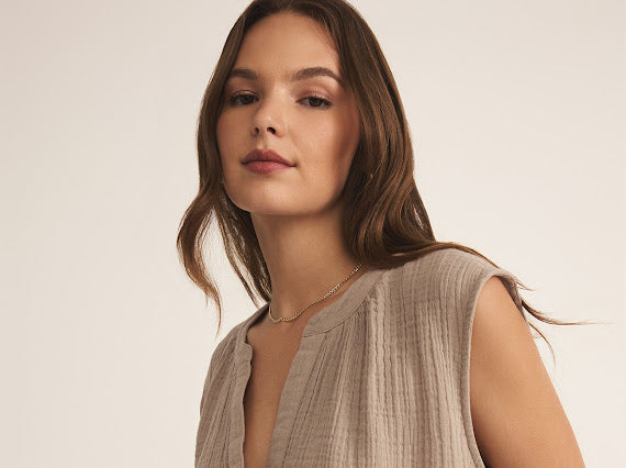 CLIFFSIDE V-NECK AIRY TOP- iced coffee