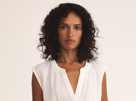 CLIFFSIDE V-NECK AIRY TOP- white