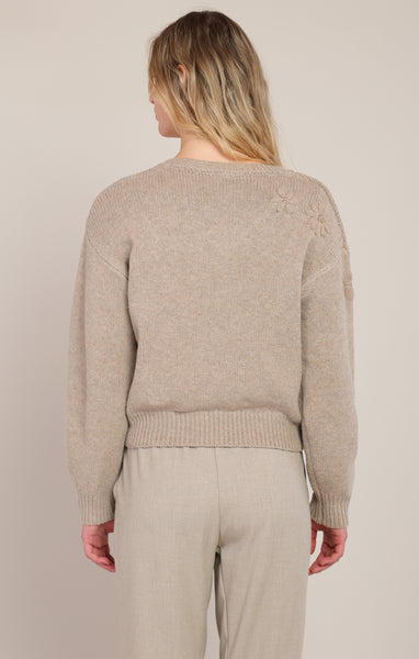 EMMY FLOWER EMBROIDERED SWEATER TOP