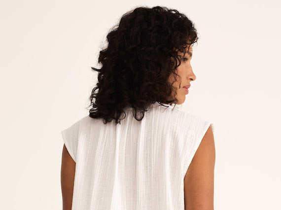 CLIFFSIDE V-NECK AIRY TOP- white