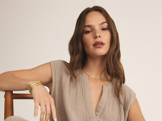 CLIFFSIDE V-NECK AIRY TOP- iced coffee