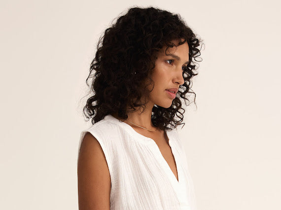 CLIFFSIDE V-NECK AIRY TOP- white