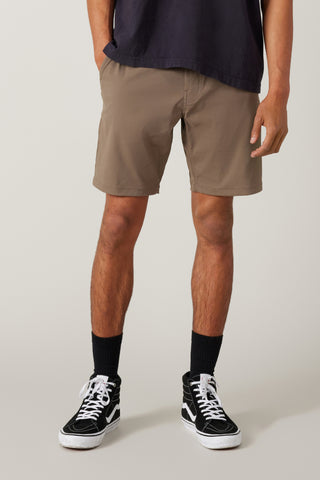 EVERYWHERE HYBRID SHORT - RELAXED FIT- tobacco