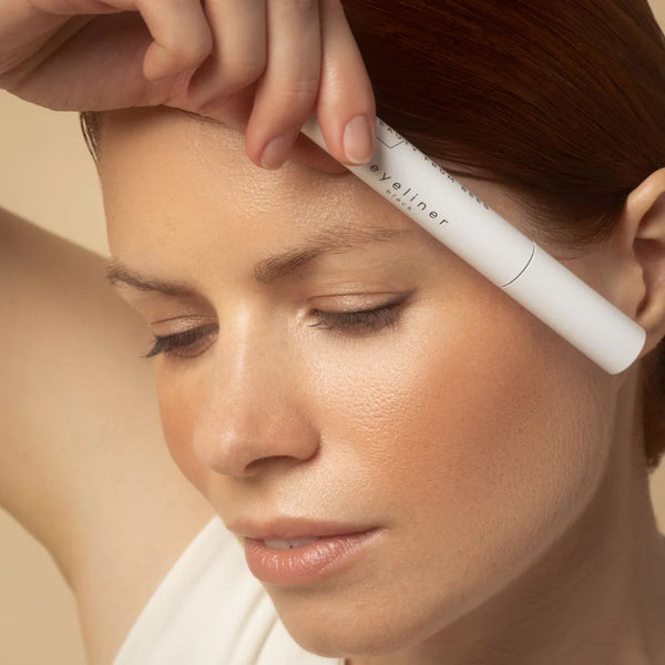 NATURAL. NOT NATURAL-ISH.
Liquid Eyeliner