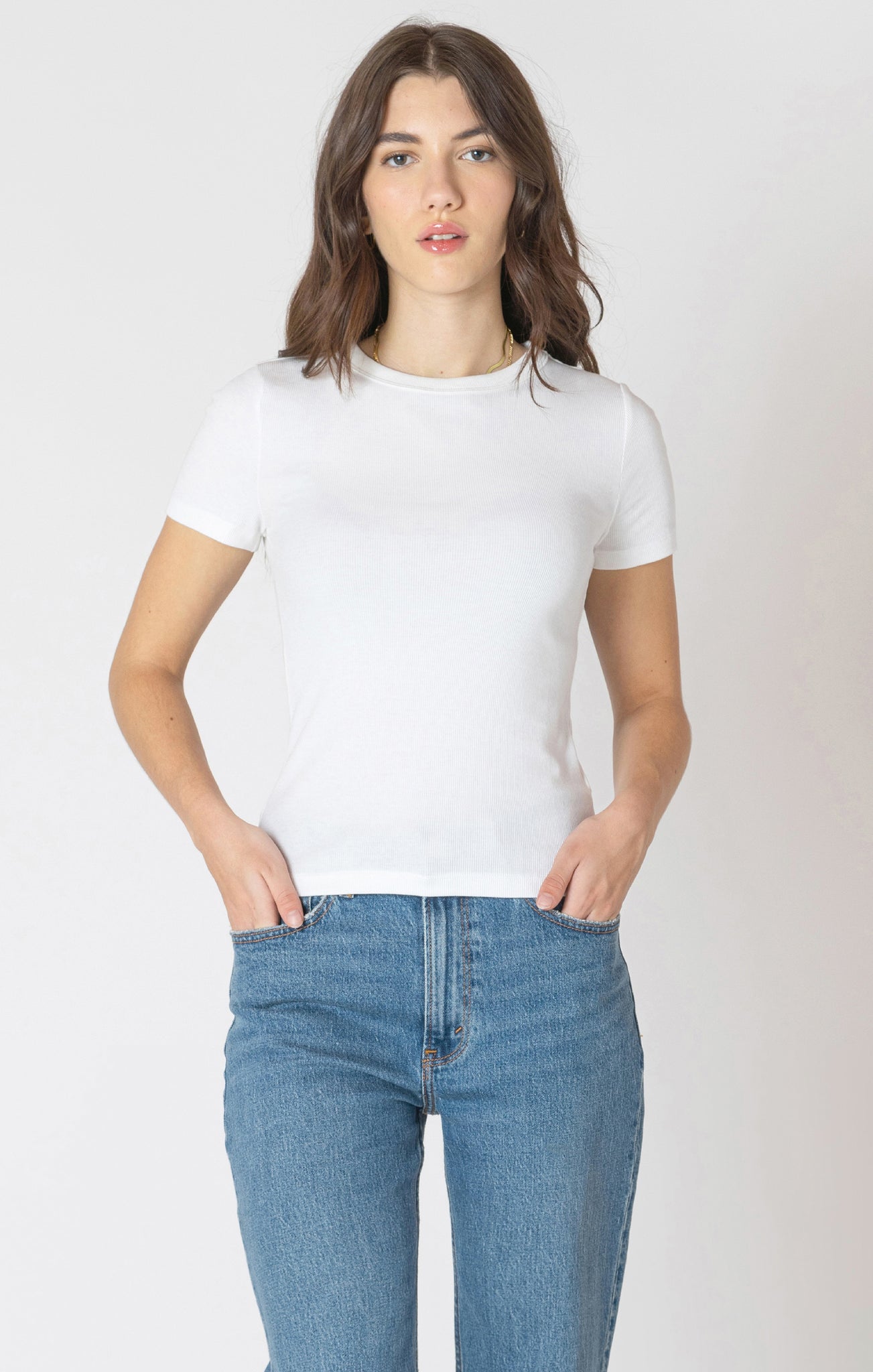 BASIC RIBBED TEE- white
