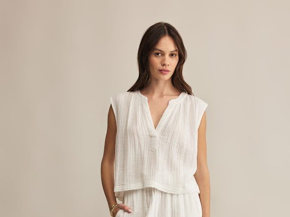 CLIFFSIDE V-NECK AIRY TOP- white