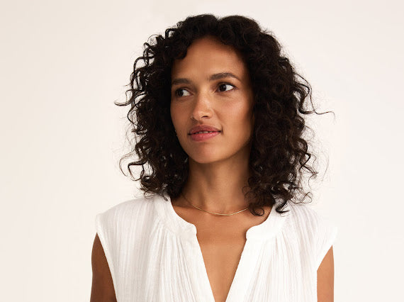 CLIFFSIDE V-NECK AIRY TOP- white