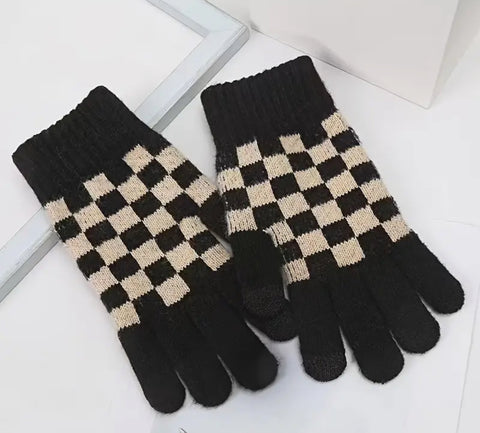 CHECKERED TECH GLOVES