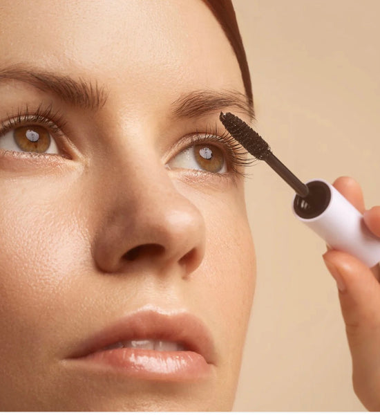 NATURAL. NOT NATURAL-ISH.
Lash Serum