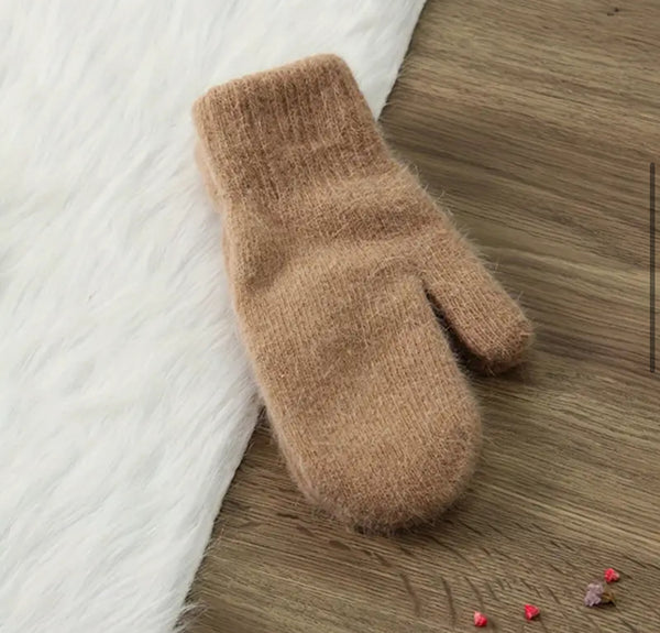 SOLID PLUSH MITTENS