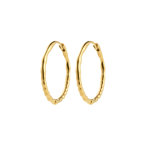 BETWEEN DELICATE HOOP EARRINGS