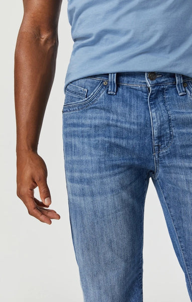 ZACH IN MID BRUSHED MAUI Regular Rise | Straight Leg Jeans